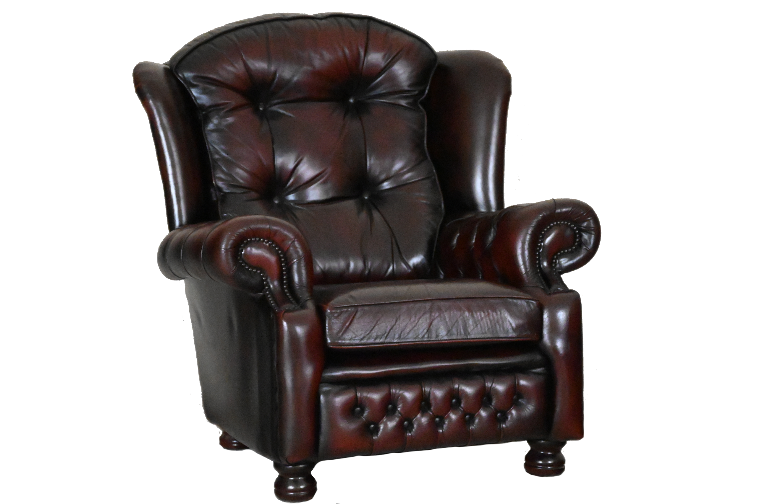 Comfortabele Chesterfield oorfauteuil Sandringham met stevig zitkussen en zachte rug. In goede staat met gebruikerssporen. Duurzaam én met garantie.