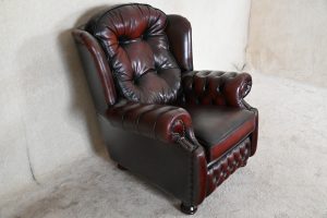 Comfortabele Chesterfield oorfauteuil Sandringham met medium tot zacht zitkussen en zachte rug. In goede staat. Duurzaam én met garantie.