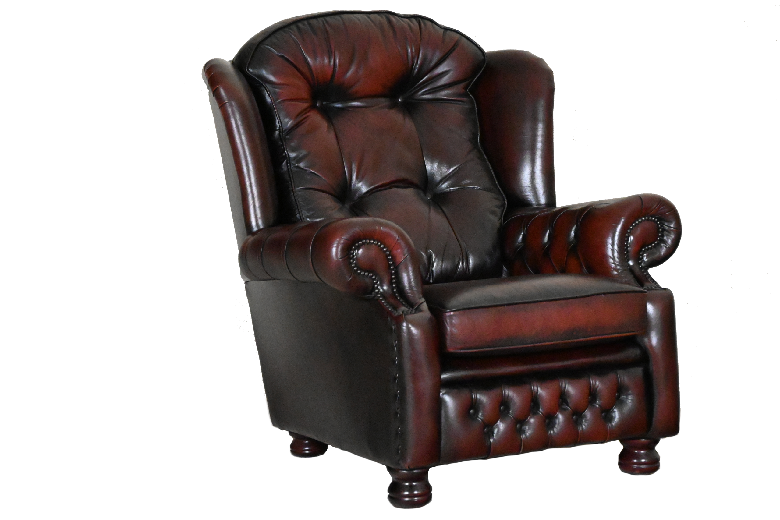 Comfortabele Chesterfield oorfauteuil Sandringham met medium tot zacht zitkussen en zachte rug. In goede staat. Duurzaam én met garantie.