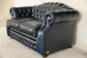 Ontdek deze gebruikte Chesterfield set Westminster (3+2 zits) met zacht zitcomfort en elegante uitstraling. Duurzaam, voordelig en geleverd met garantie.