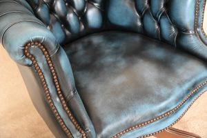 Stijlvolle gebruikte Chesterfield bureaustoel met draaifunctie. In hoogte verstelbaar, perfecte staat en met garantie. Een slimme, duurzame keuze!