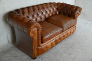 delta-chesterfield-255259-gebruikt-2.5zits-cognac-vooraanzicht-links