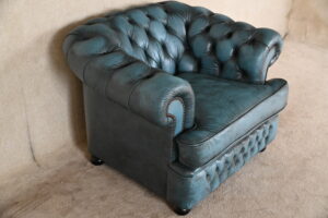 Ontdek de royale gebruikte Chesterfield Lowbackchair Majestic. Zacht zitcomfort, geleefd karakter en in uitstekende staat. Stijlvol in je interieur.