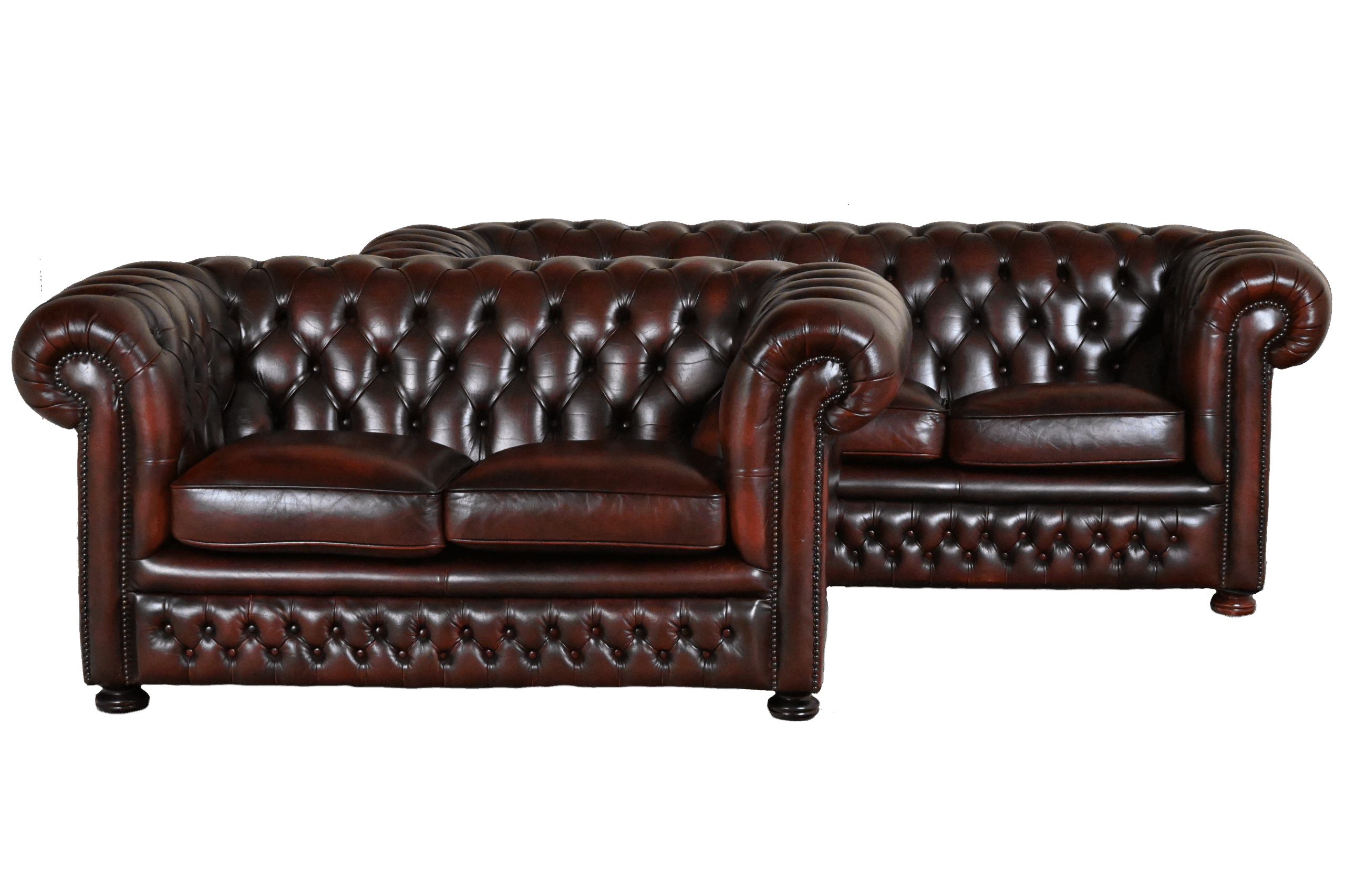 Stijlvolle gebruikte Chesterfield combinatie model Curved-Back in Dark Rust. Met stevige rug en vernieuwde medium kussens. Duurzaam en direct leverbaar.