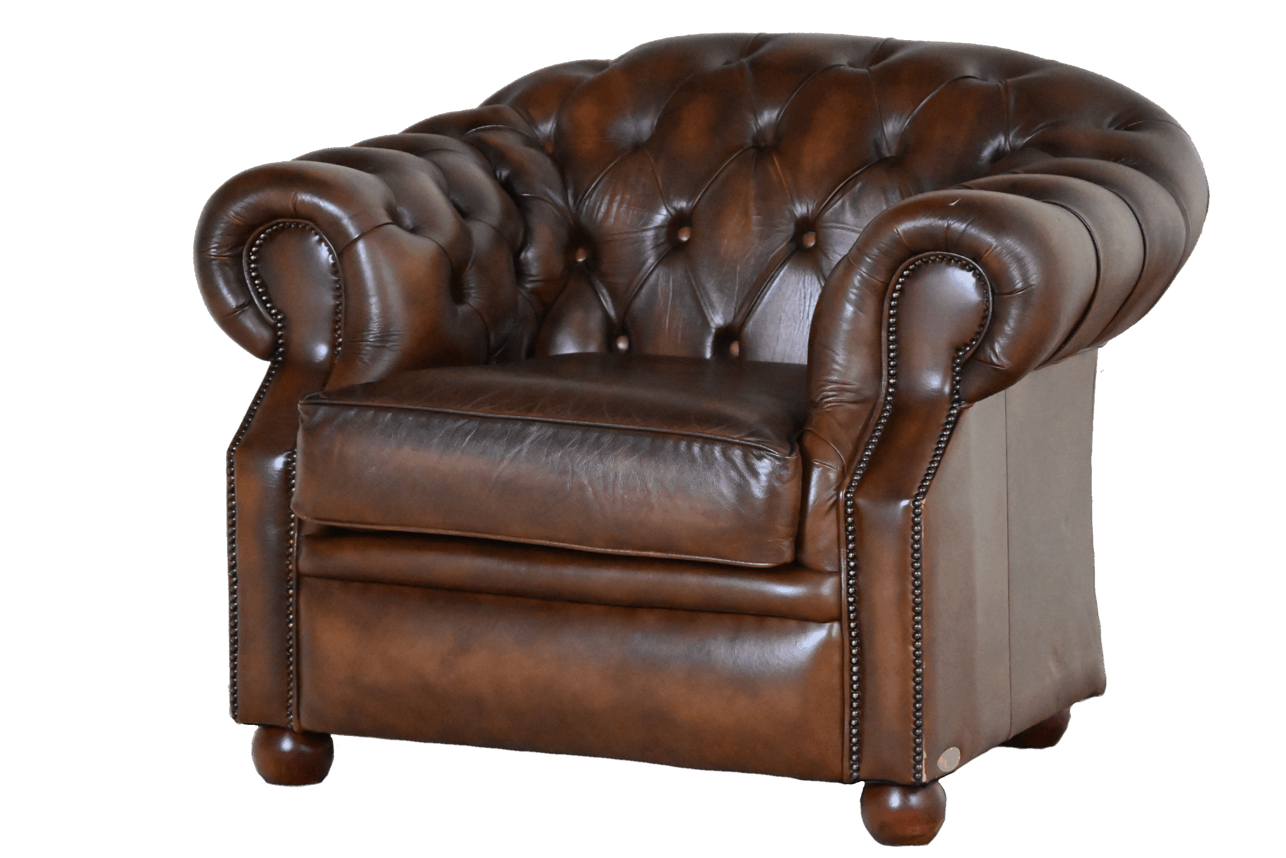 Comfortabele en elegante Chesterfield Lowback fauteuil Windsor. Gebruikt, in topstaat en duurzaam. Een stijlvolle blikvanger met garantie!