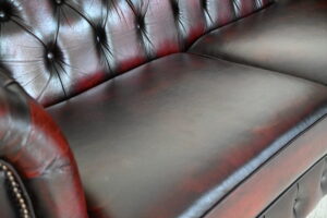 3+1+1 Chesterfield Highlander in ant. Red