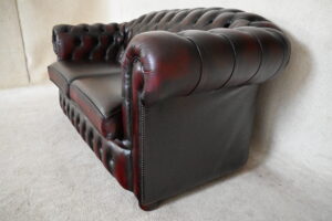 3+1+1 Chesterfield Highlander in ant. Red