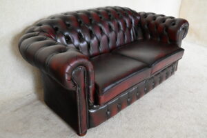 3+1+1 Chesterfield Highlander in ant. Red