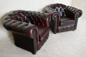 3+1+1 Chesterfield Highlander in ant. Red