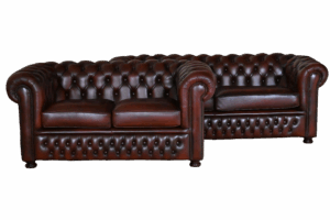 Ontdek deze 3+2-zits Chesterfield Hampshire Full-Size set met medium rug en stevige zitkussens. Circulair, in prima staat en geleverd met garantie.